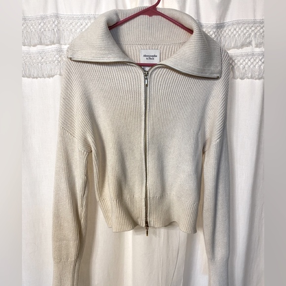 Abercrombie & Fitch Sweaters - Abercrombie cream zip up sweater with tags